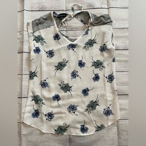 NWOT Women's Fortune + Ivy Cheylee Tie Back Shirt